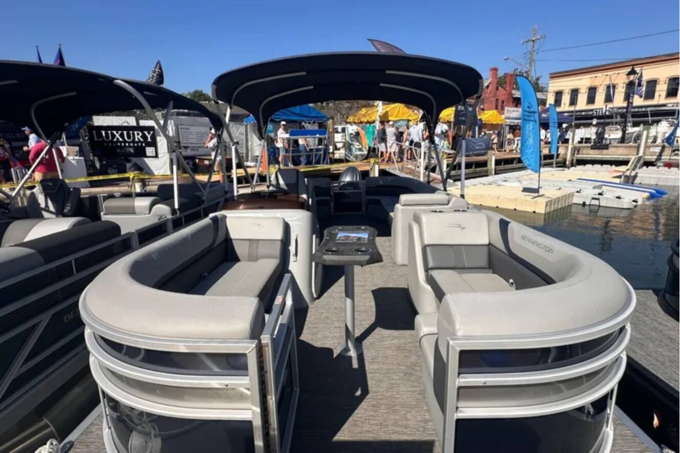 A photo of this 2024 Bennington 23SXSRC