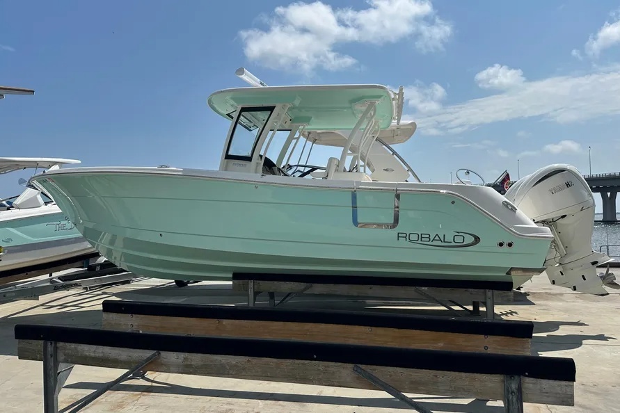 2023 Robalo R302 in somers point NJ