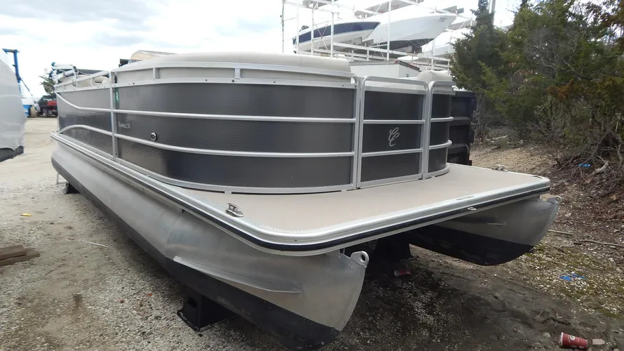 2016 Cypress Cay Seabreeze 230 FISH 250 in somers point NJ