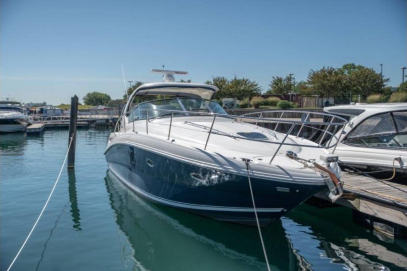 A photo of this 2008 Sea Ray 380 Sundancer