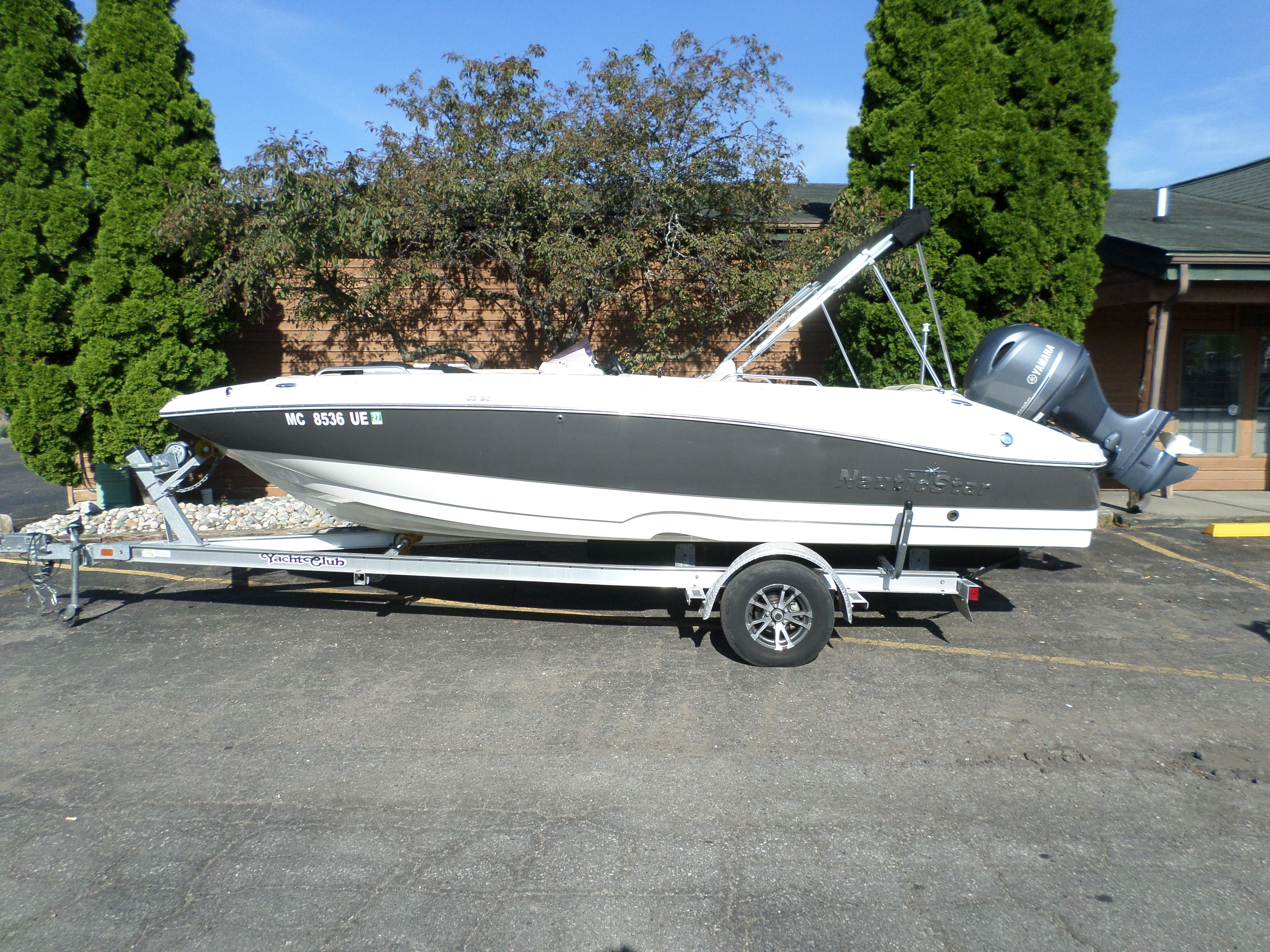 2019 Nauticstar 203 SC Deck Boat boat