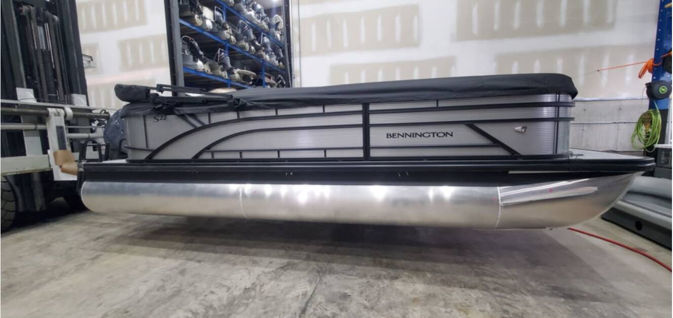 A photo of this 2026 Bennington S Quad Bench 22 SSR