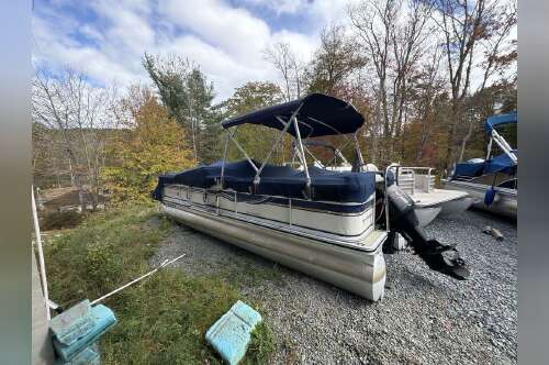 2002 Harris 240 SL in greentown PA