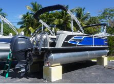 What You Need to Know About Luxury Pontoons image
