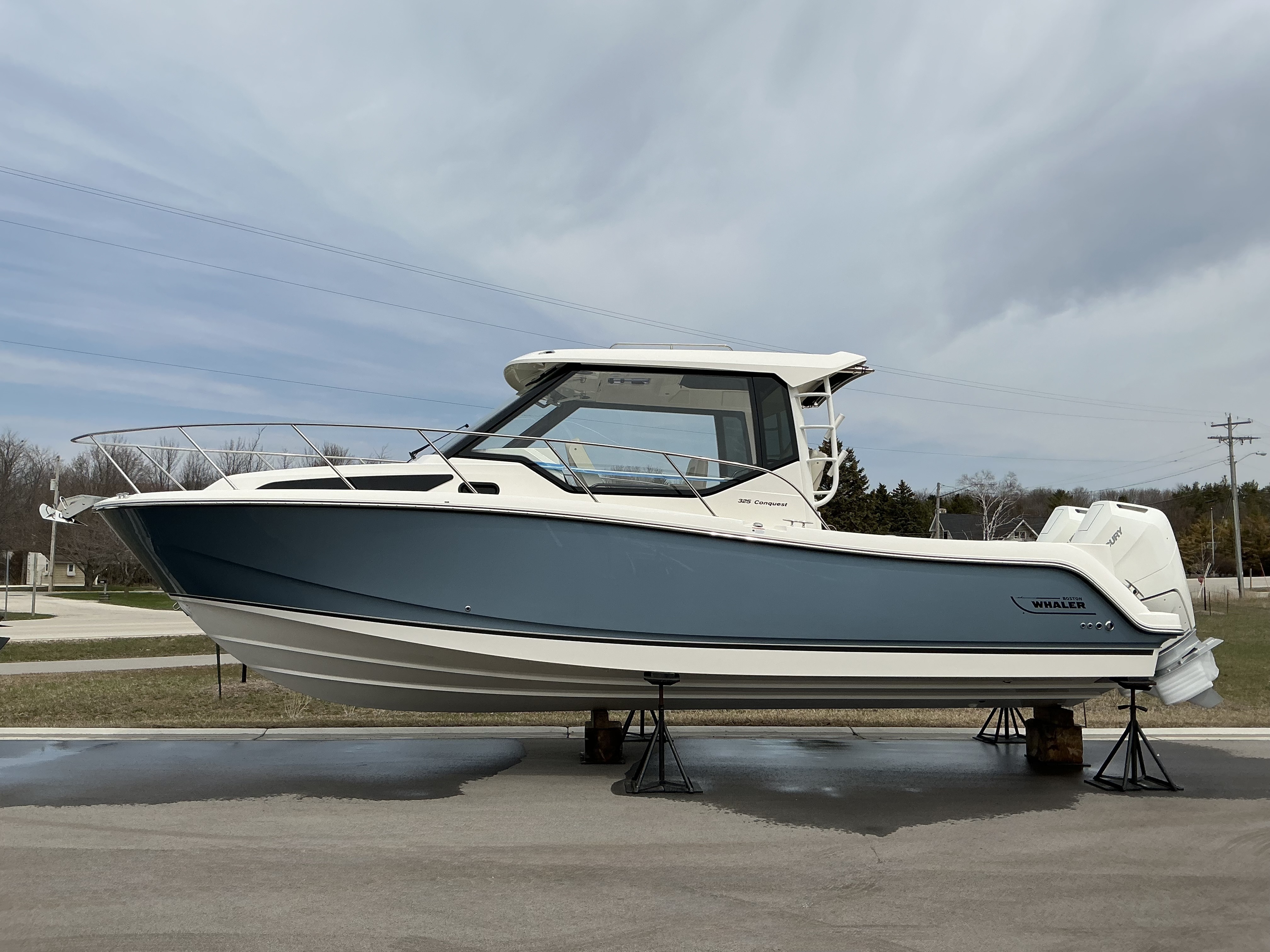 2025 Boston Whaler 325 Conquest 405 in sister bay WI