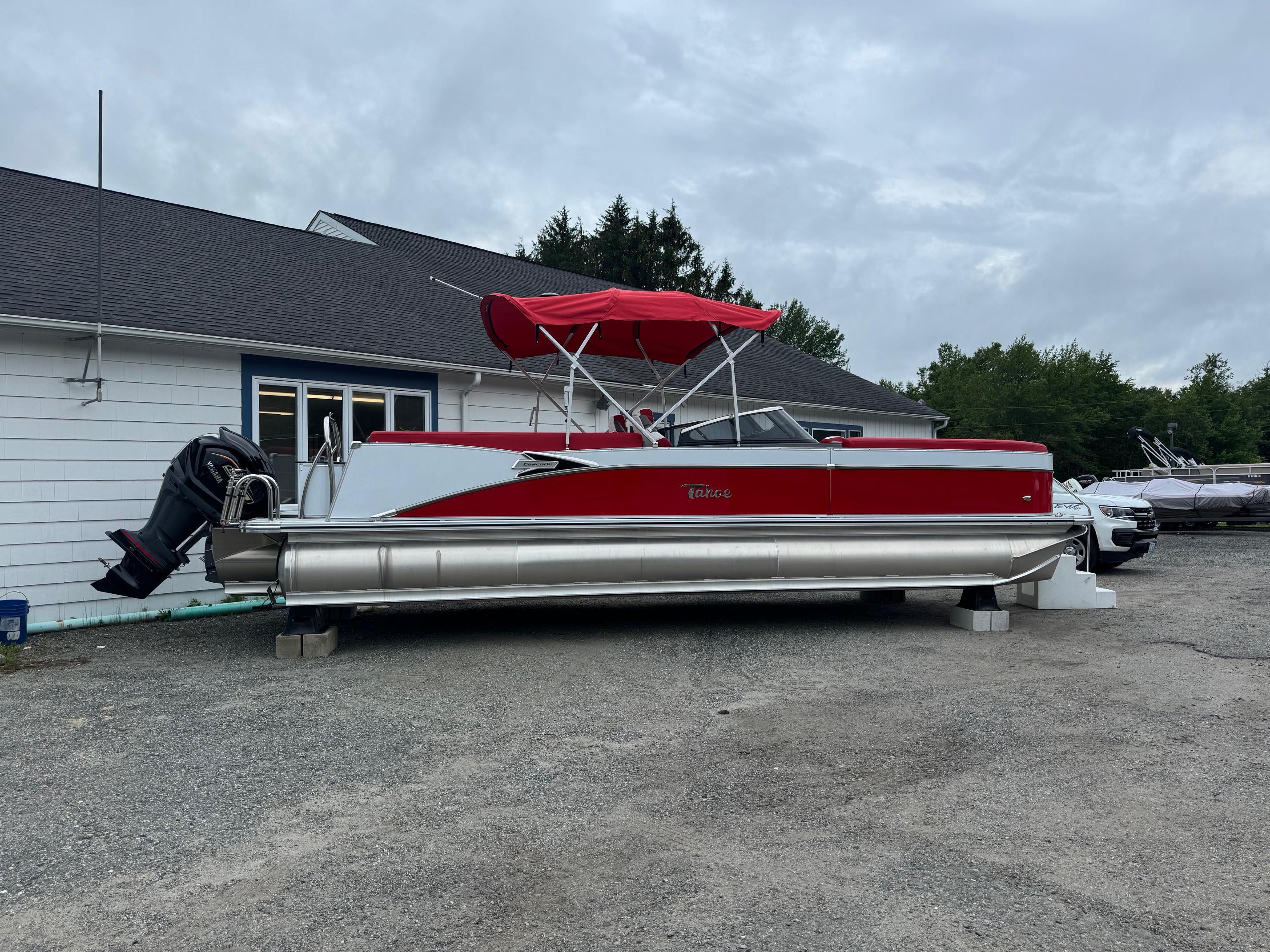 2025 Tahoe Pontoons Cascade - 27 FT Quad Lounge Windshield VERSATILE REAR BENCH WINDSHIELD in chepachet RI