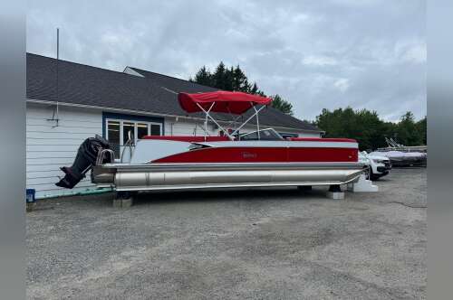 2025 Tahoe Pontoons Cascade - 27 FT Quad Lounge Windshield VERSATILE REAR BENCH WINDSHIELD in chepachet RI