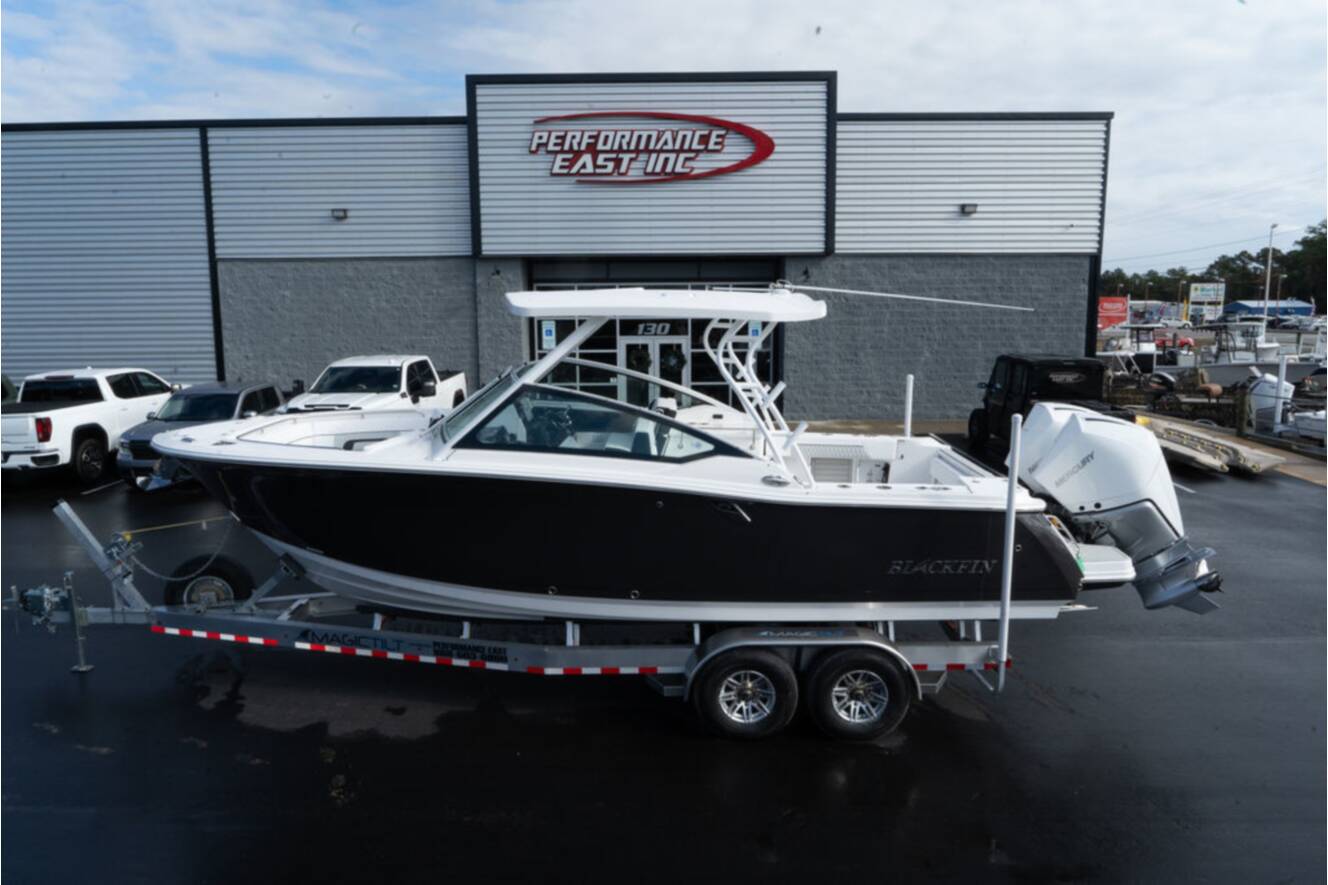 A photo of this 2024 Blackfin 272DC