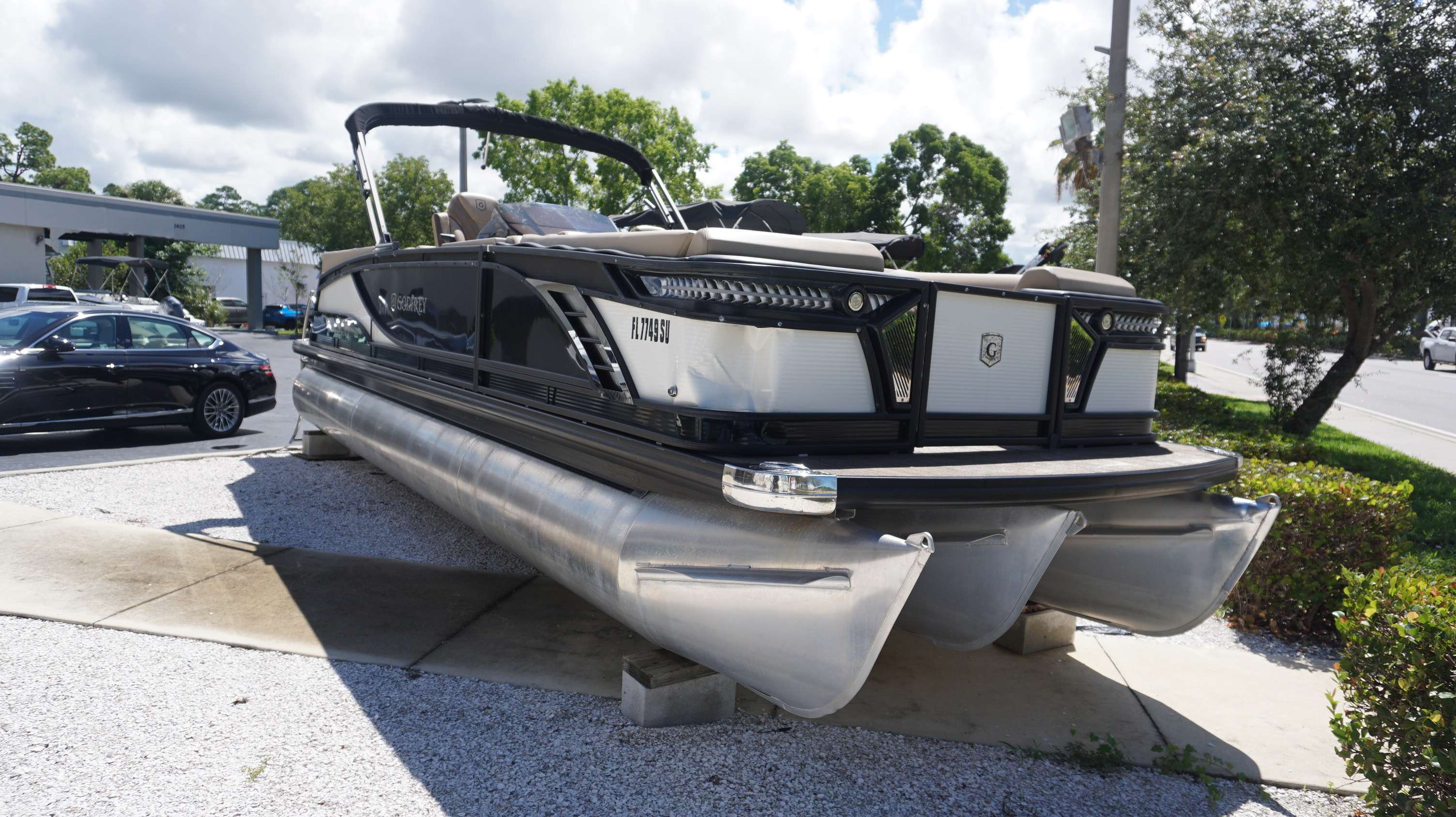 2020 Sanpan 2600 ULC Pontoon Boat boat