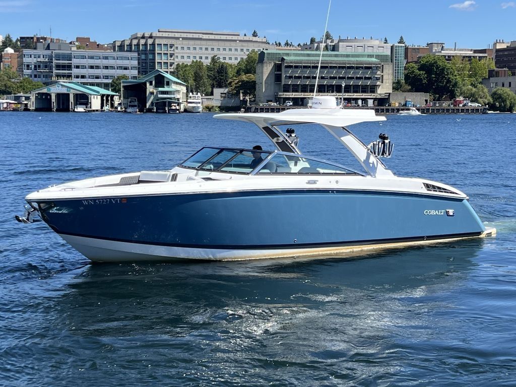 2025 Cobalt Boats R33 Surf Ski and Wakeboard Boat boat