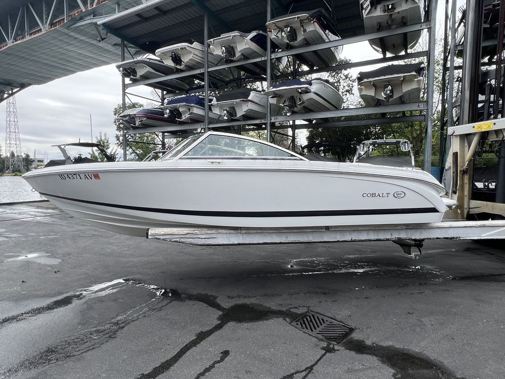 2015 Cobalt Boats 220 in bellevue WA