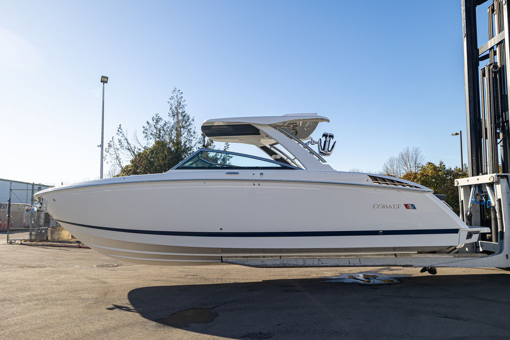 2025 Cobalt Boats R33 Surf Ski and Wakeboard Boat boat