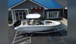 2025 Boston Whaler 240 Vantage Dual Console Boat boat