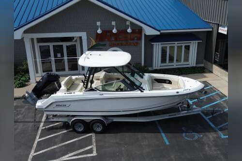 2025 Boston Whaler 240 Vantage in charlevoix MI