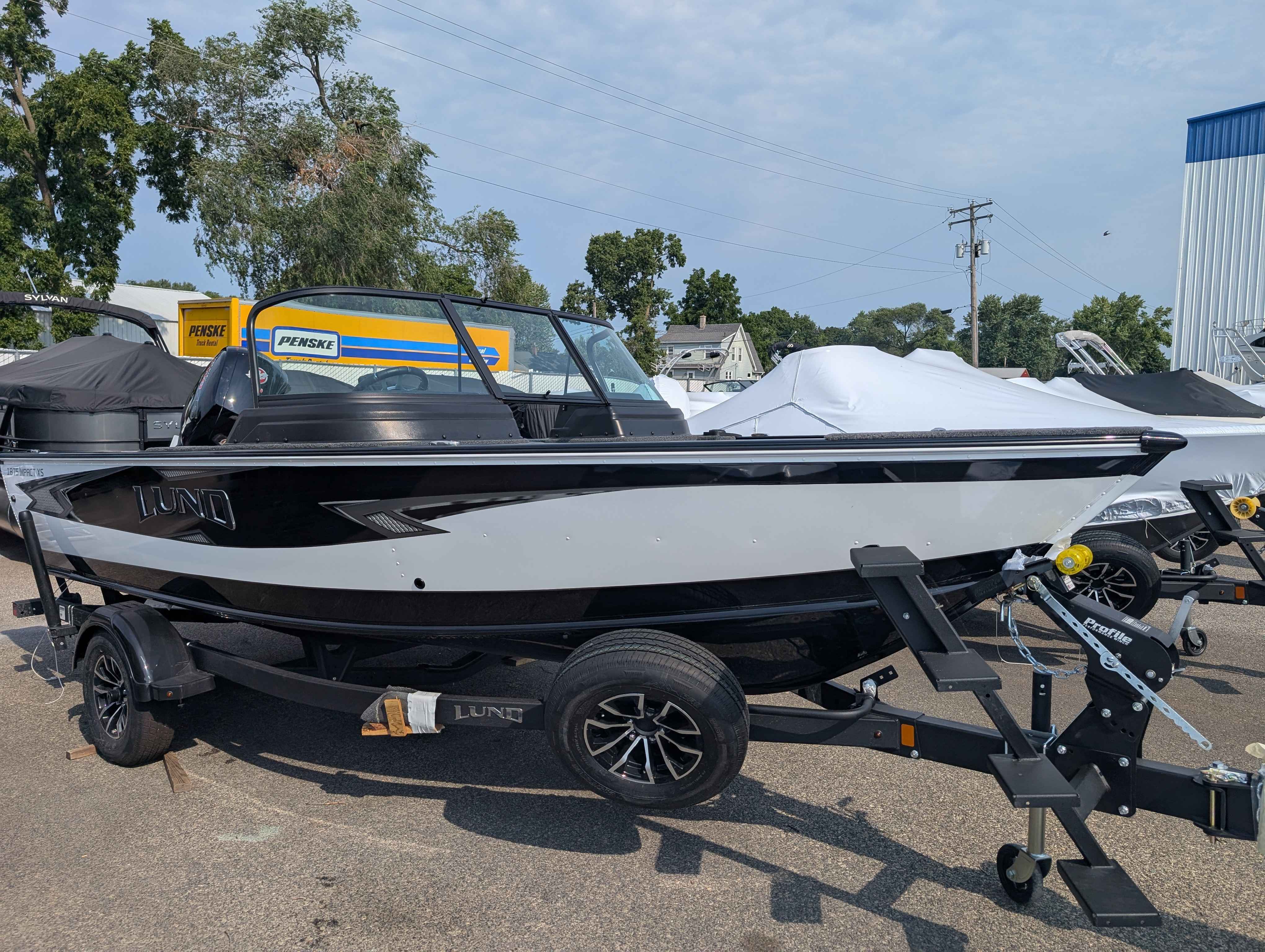 2026 Lund Boat Co. 1875 IMP XS/SP 1875 SP in la crosse WI