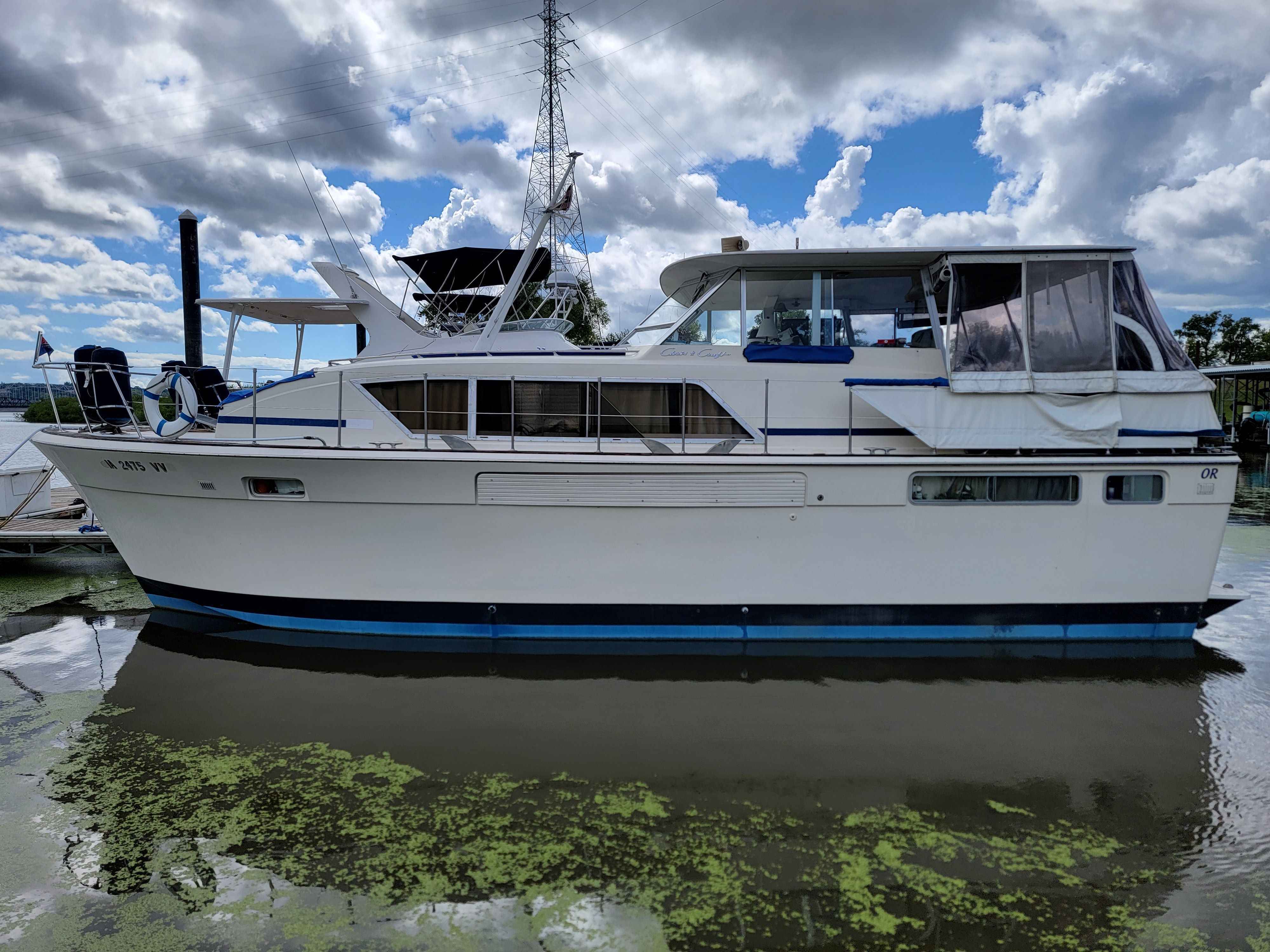 1977 Chris-Craft COMMANDER 410 in dubuque IA
