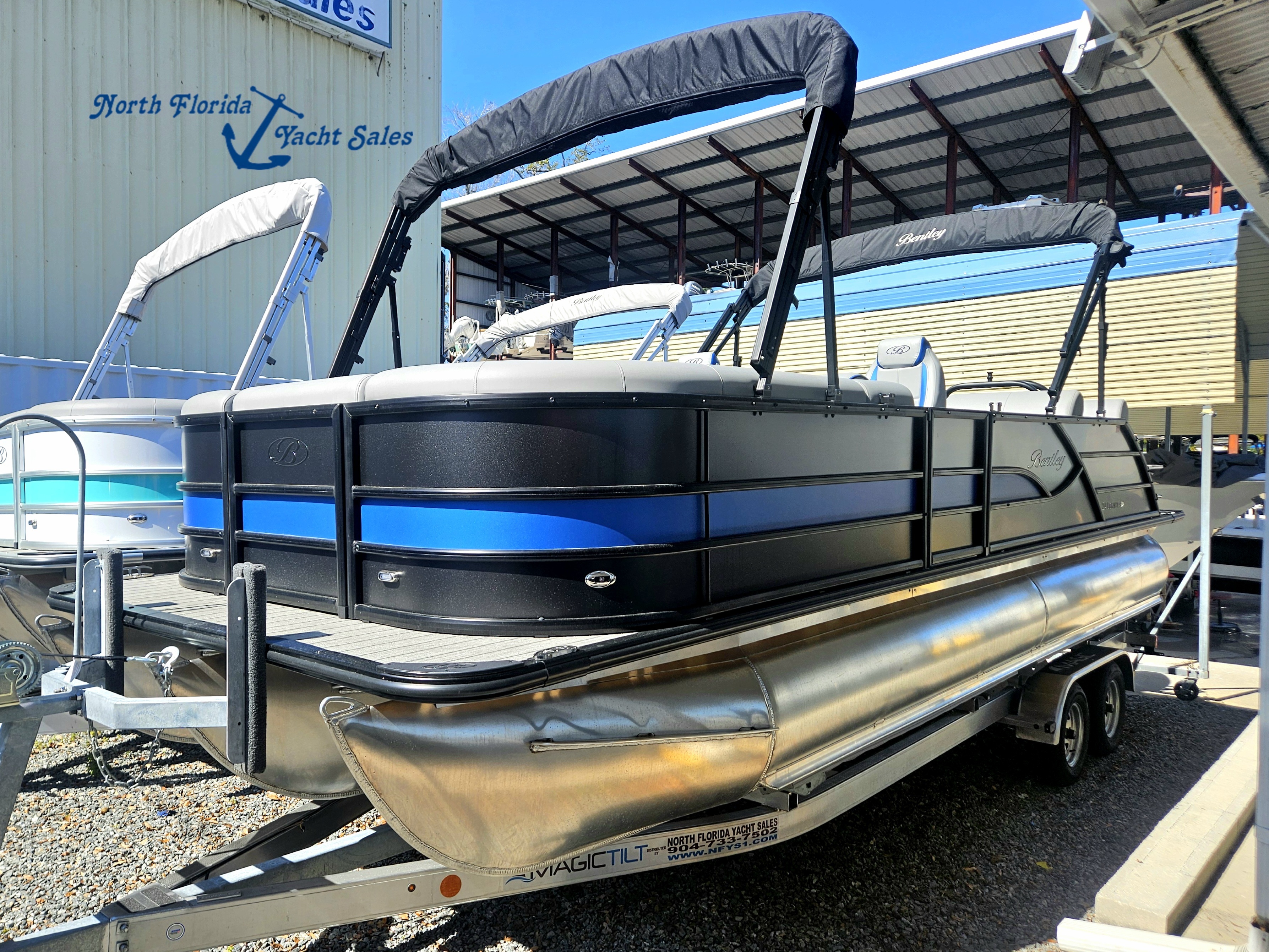 2026 Bentley Pontoons Legacy 243 Quad Swingback Pontoon Boat boat