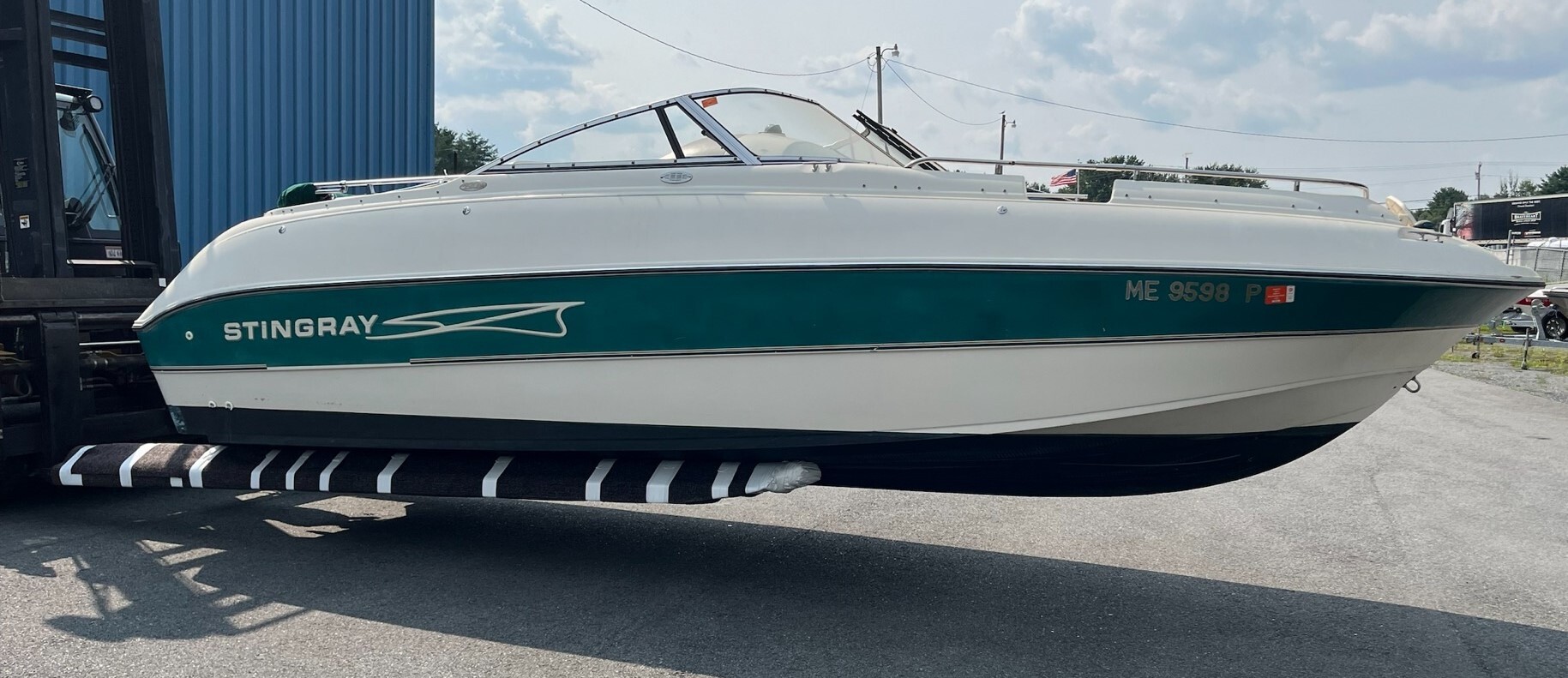1999 Stingray 220DS in waterville ME