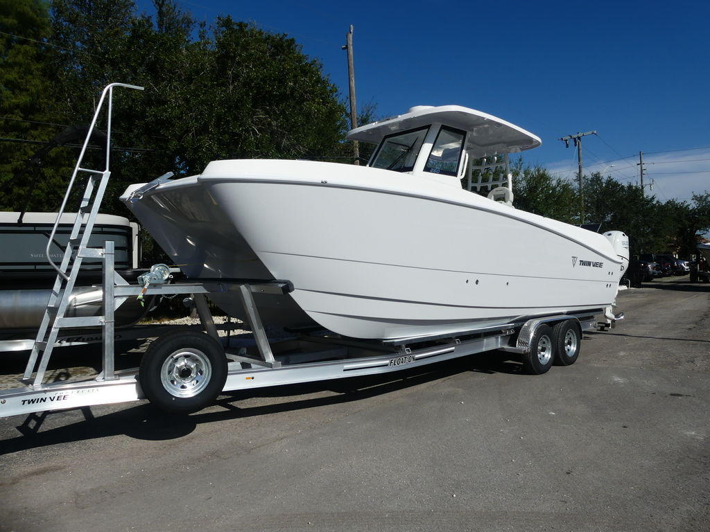 New 2027 Twin Vee 260 Gfx Cc 260 Cc For Sale in Lake Placid, FL