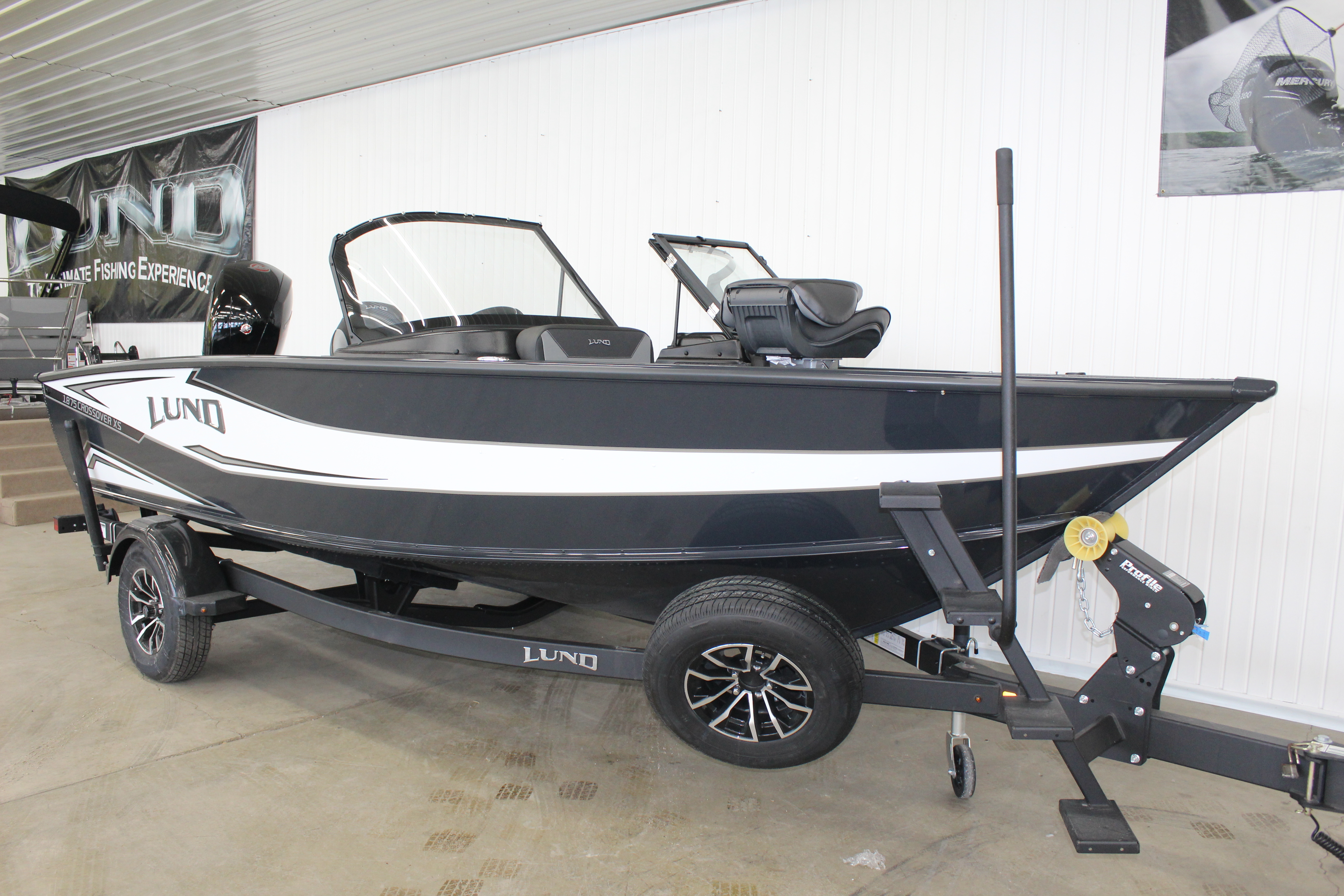 2026 Lund 1875 CROSSOVER XS in st. johns MI