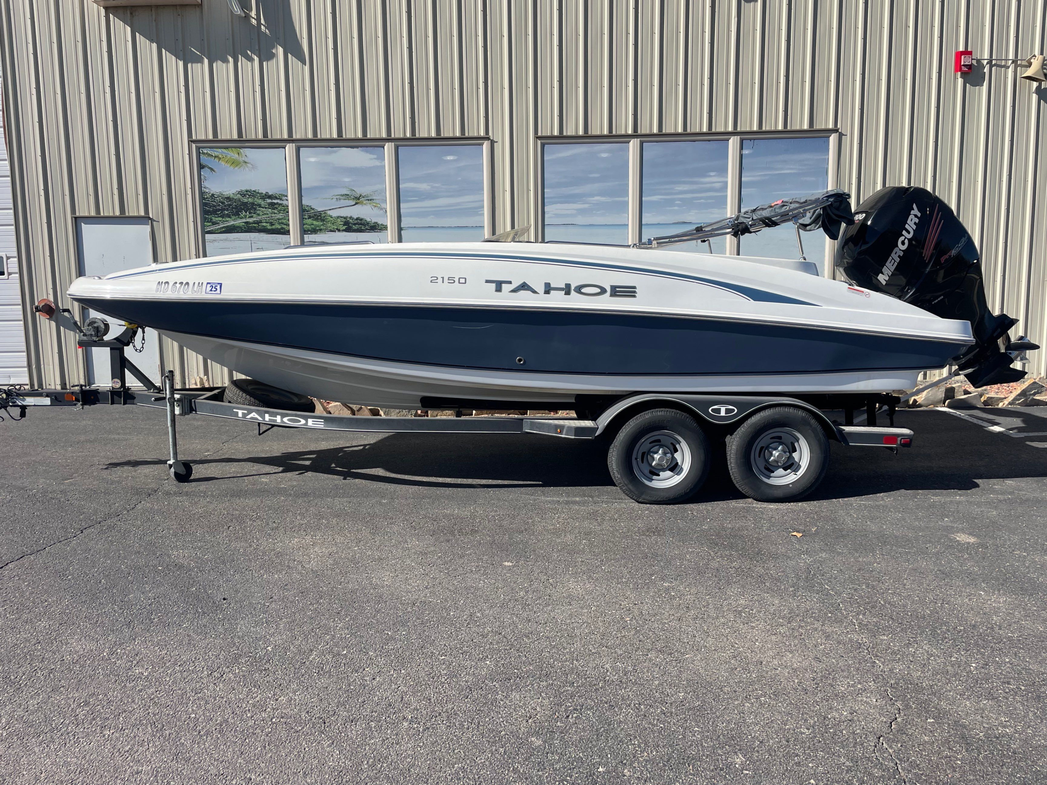 2018 Tahoe Boats 2150 Deck Boat boat