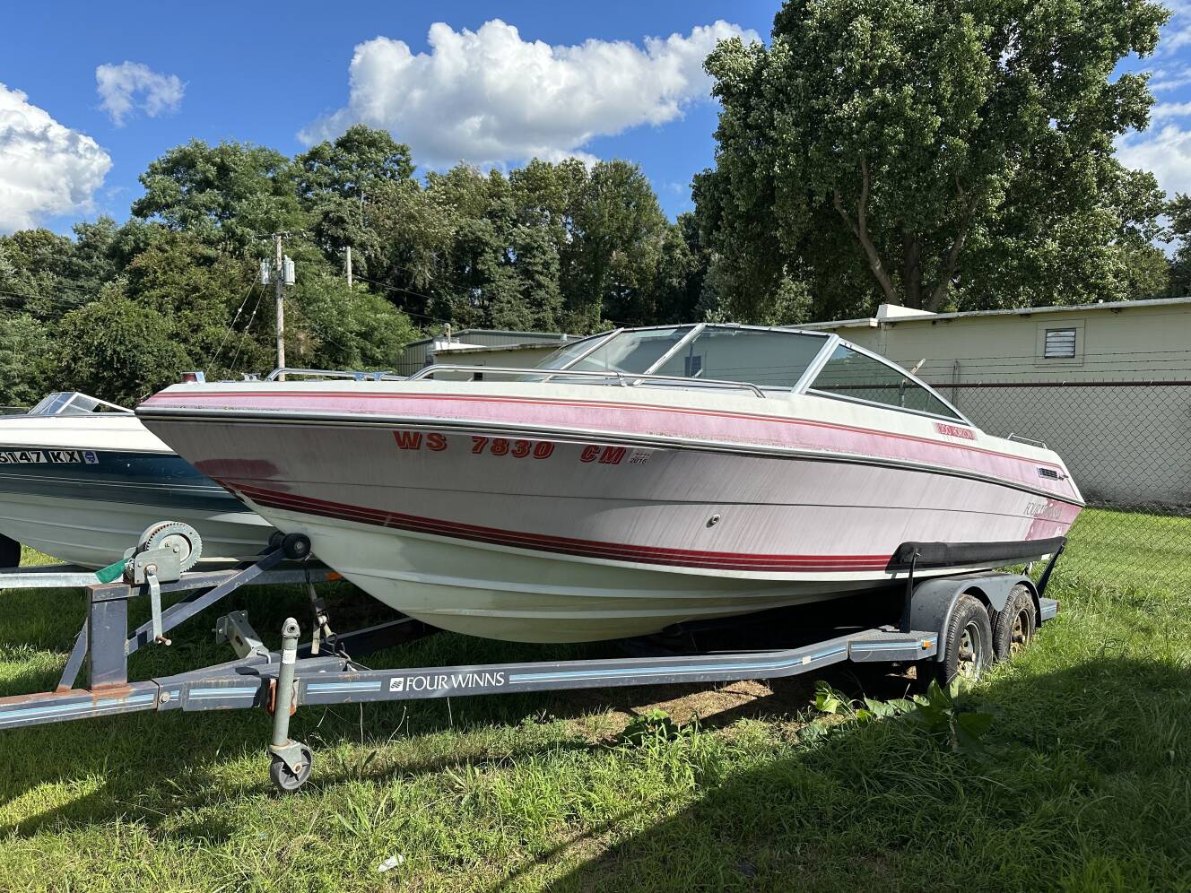 A photo of this 1988 Four Winns 200 HORIZON