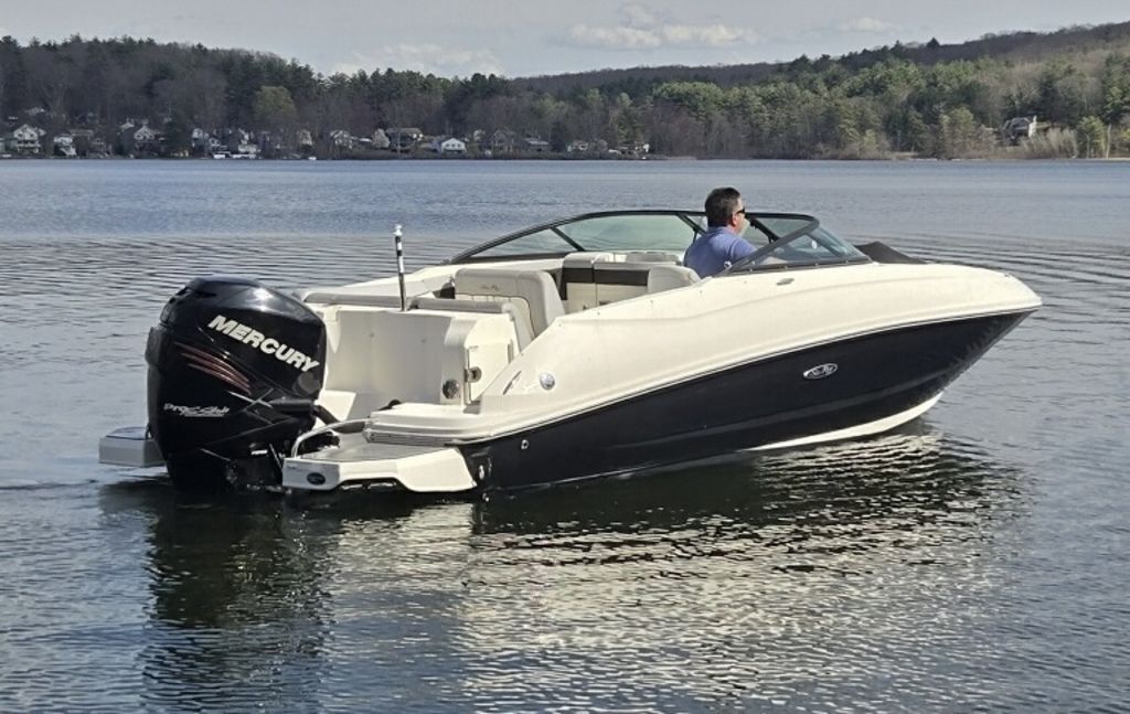 2016 Sea Ray 240 Sundeck in ellington CT