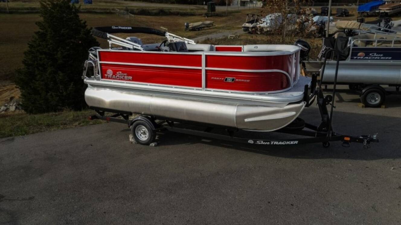 A photo of this 2026 Sun Tracker Party Barge® 16 DLX