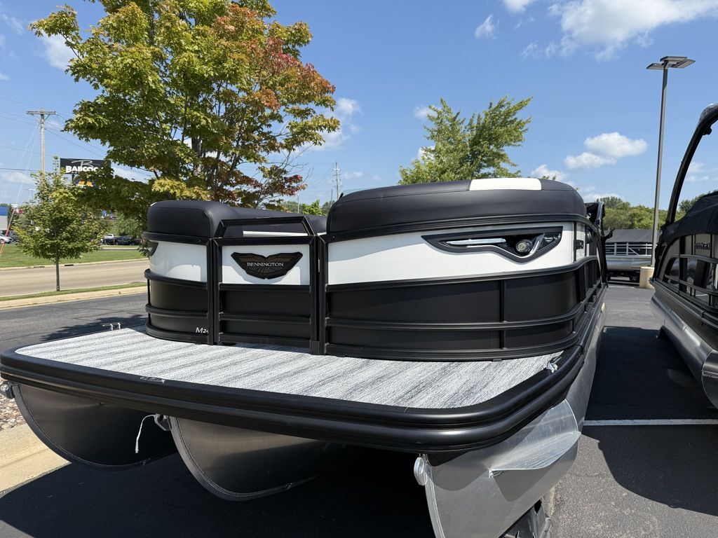 2026 Bennington M Swingback 24 MSB Tritoon in wayzata MN