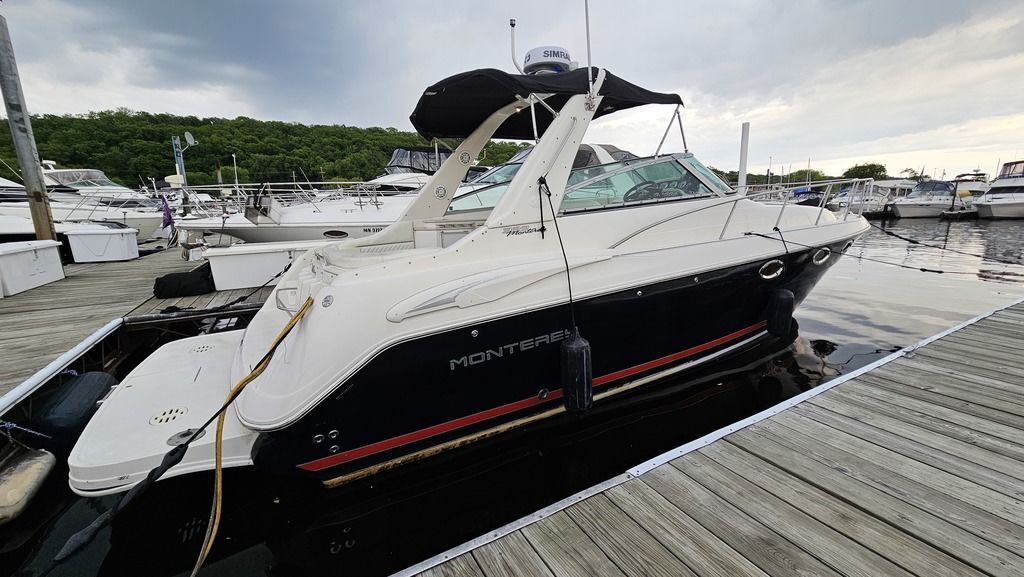 2003 Monterey 322 Cruiser in red wing MN