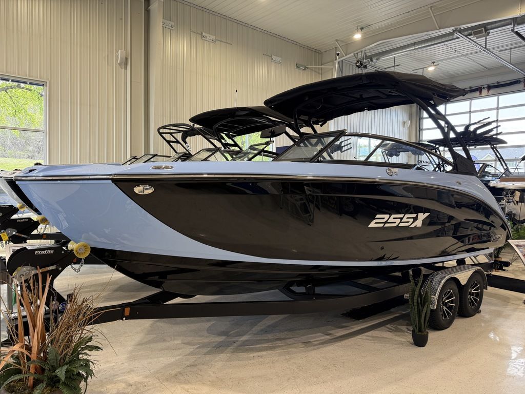 New 2025 Yamaha Boats 255XD For Sale in Wayzata, MN - 5033973900