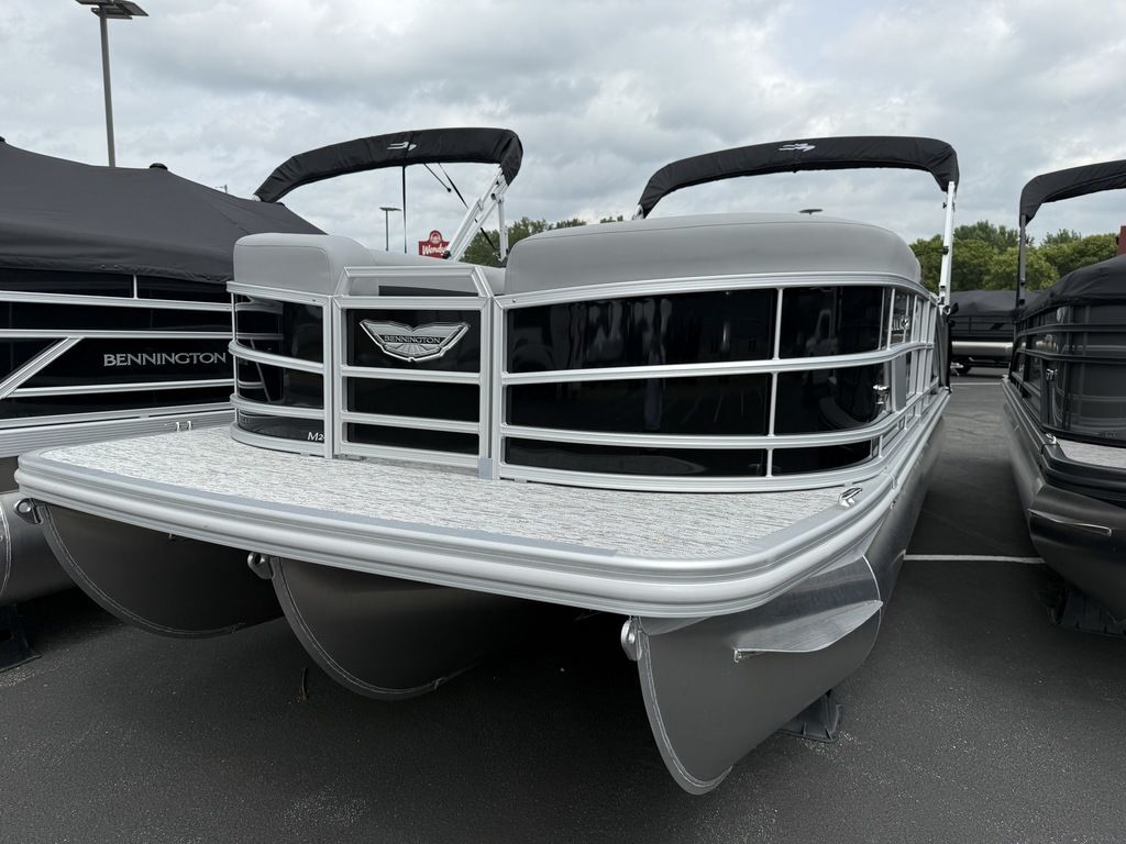 2026 Bennington M Swingback 24 MSB Tritoon in wayzata MN
