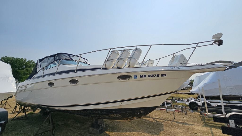 1997 Donzi 3250 LXC in red wing MN