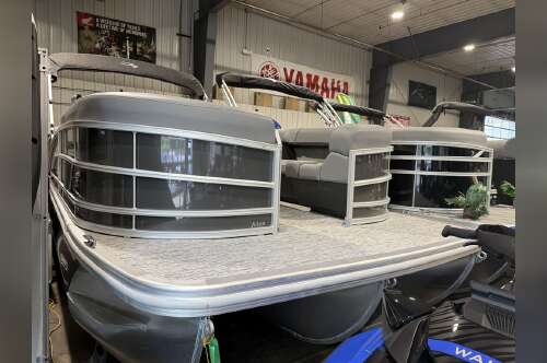 2026 Bennington M Sport Lounge 23MSL Tritoon in red wing MN