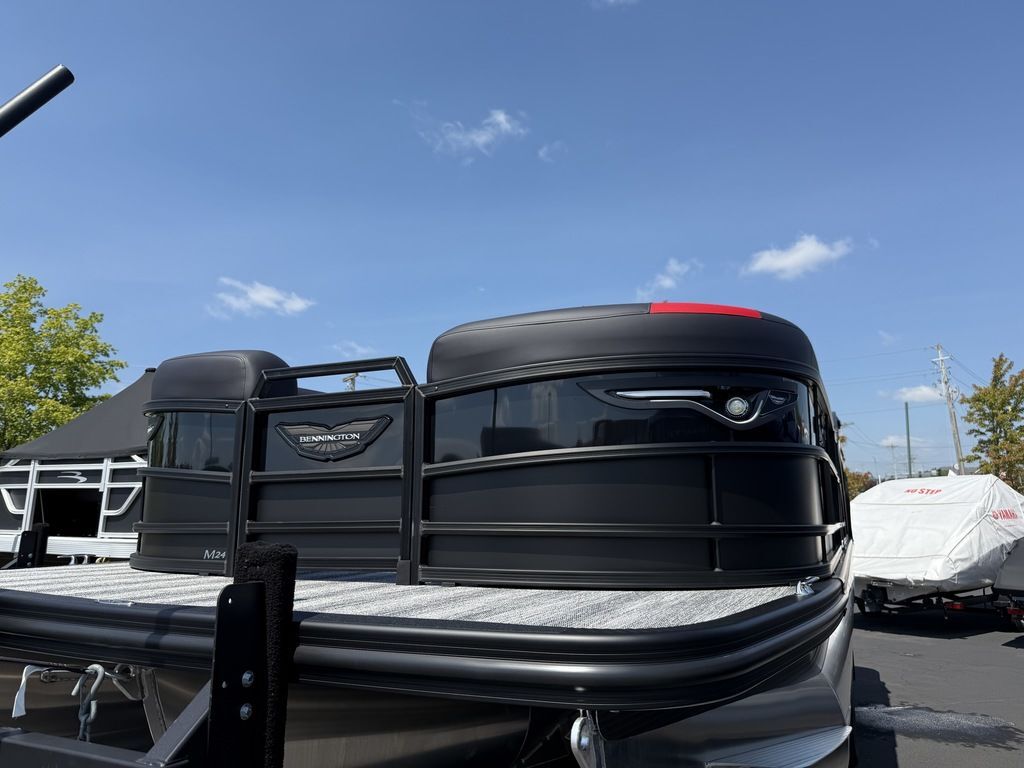 2026 Bennington M Quad Bench 24 MFB Tritoon in red wing MN