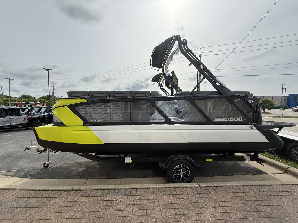2025 Sea-Doo Switch Cruise 21 - 230 hp Painted in rochester MN