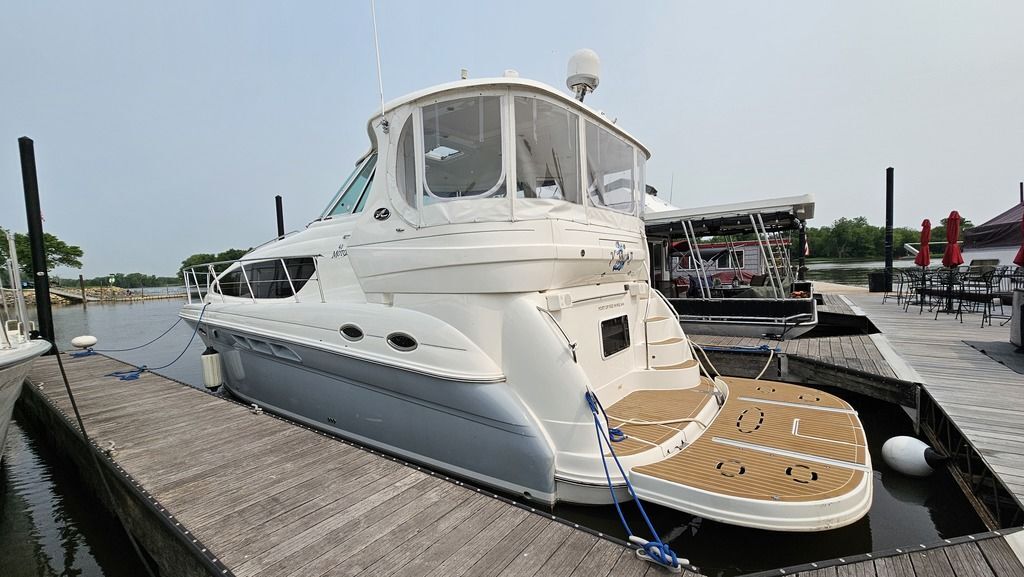 2007 Sea Ray 40 Motor Yacht in red wing MN