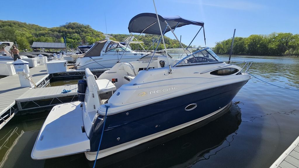 2008 Regal 2565 Window Express in red wing MN