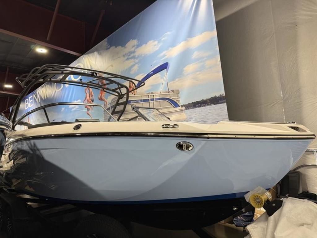 2026 Yamaha Boats 252SE in red wing MN