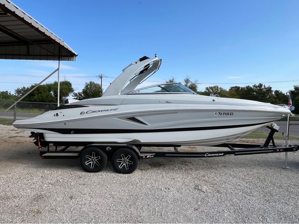 2023 Crownline E275 SURF in graford TX