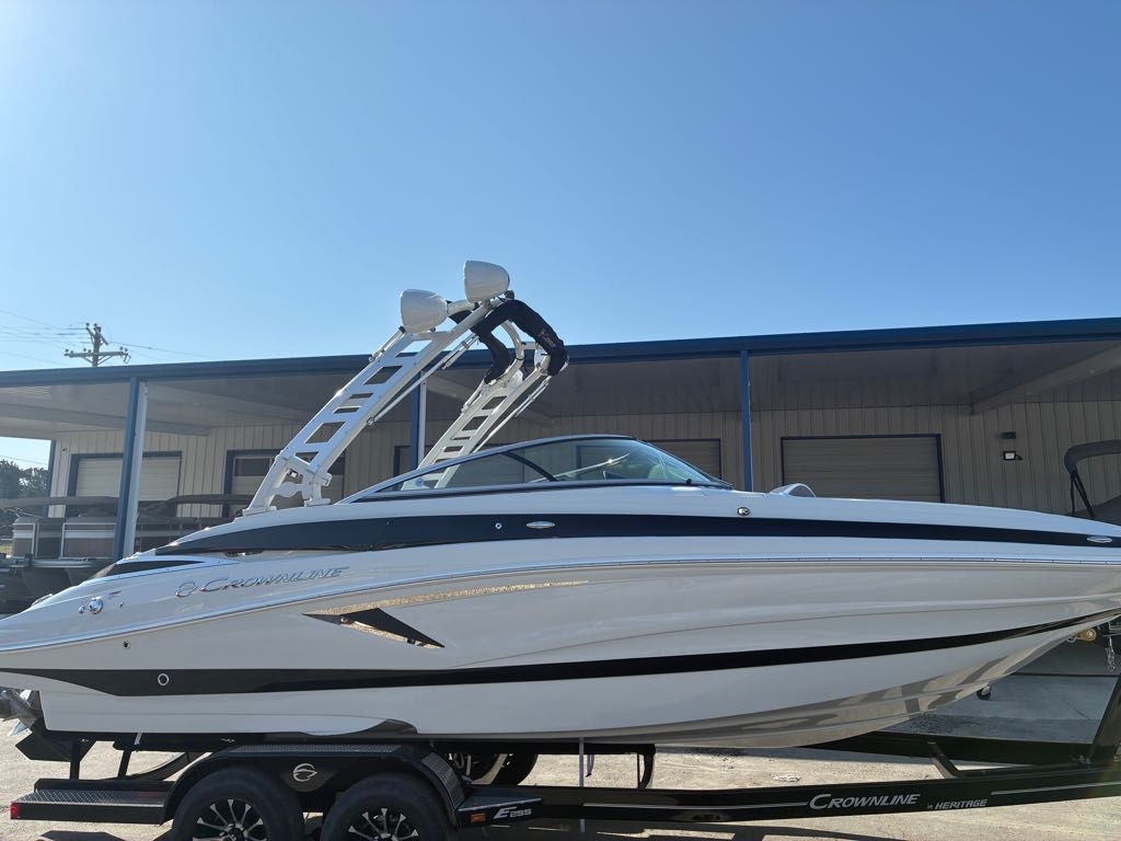2026 Crownline E255 SURF in graford TX