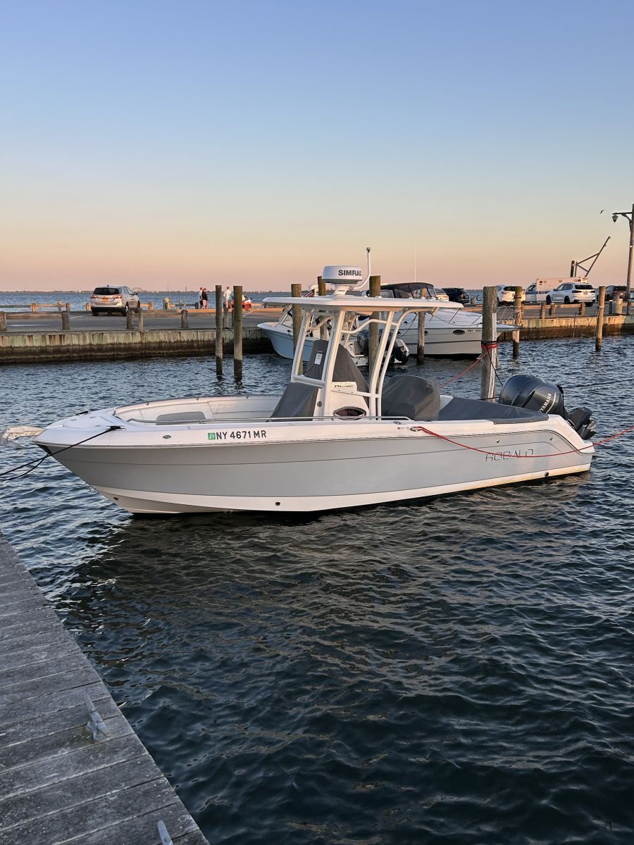 2019 Robalo R242EX in islip terrace NY