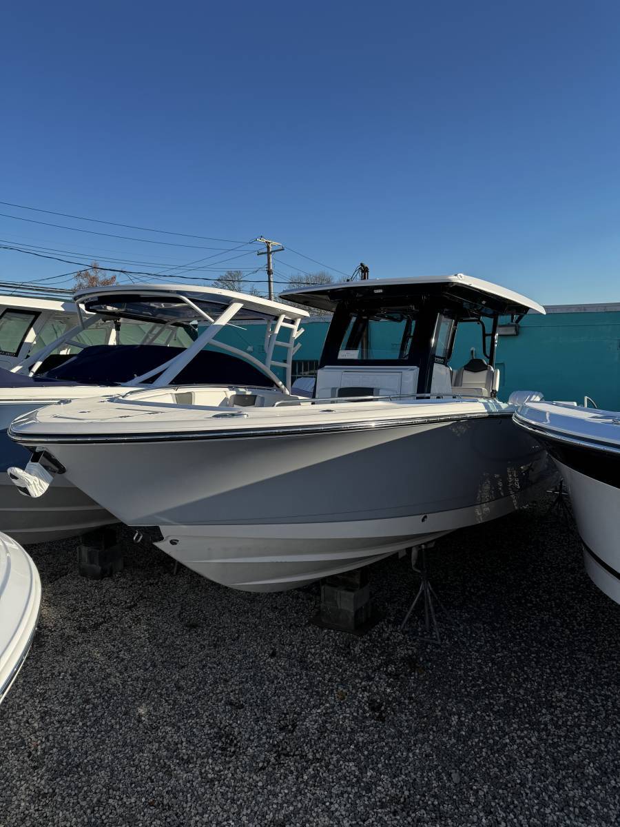 2025 Robalo R300 in islip terrace NY