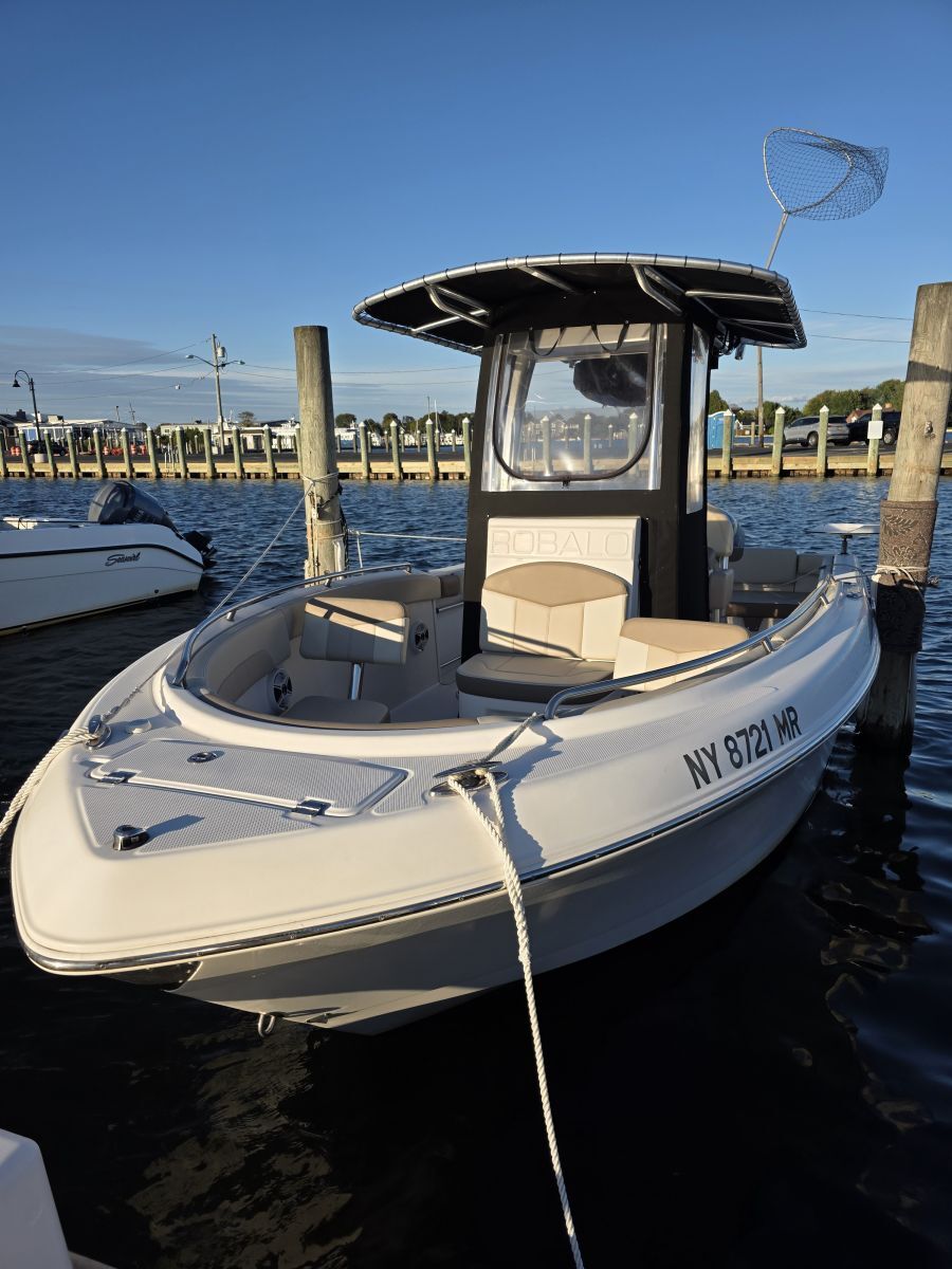 2020 Robalo R222EX in islip terrace NY