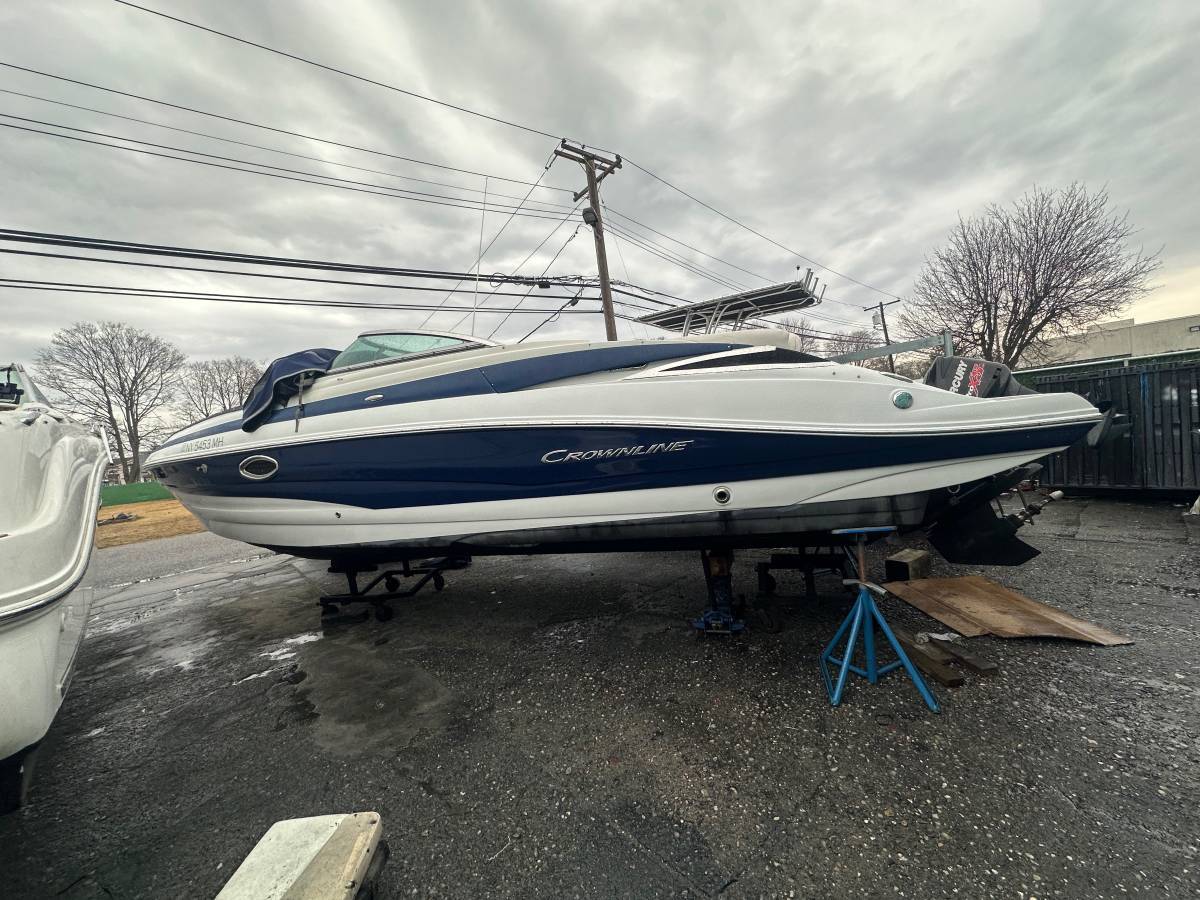 2012 Crownline 285SS in islip terrace NY