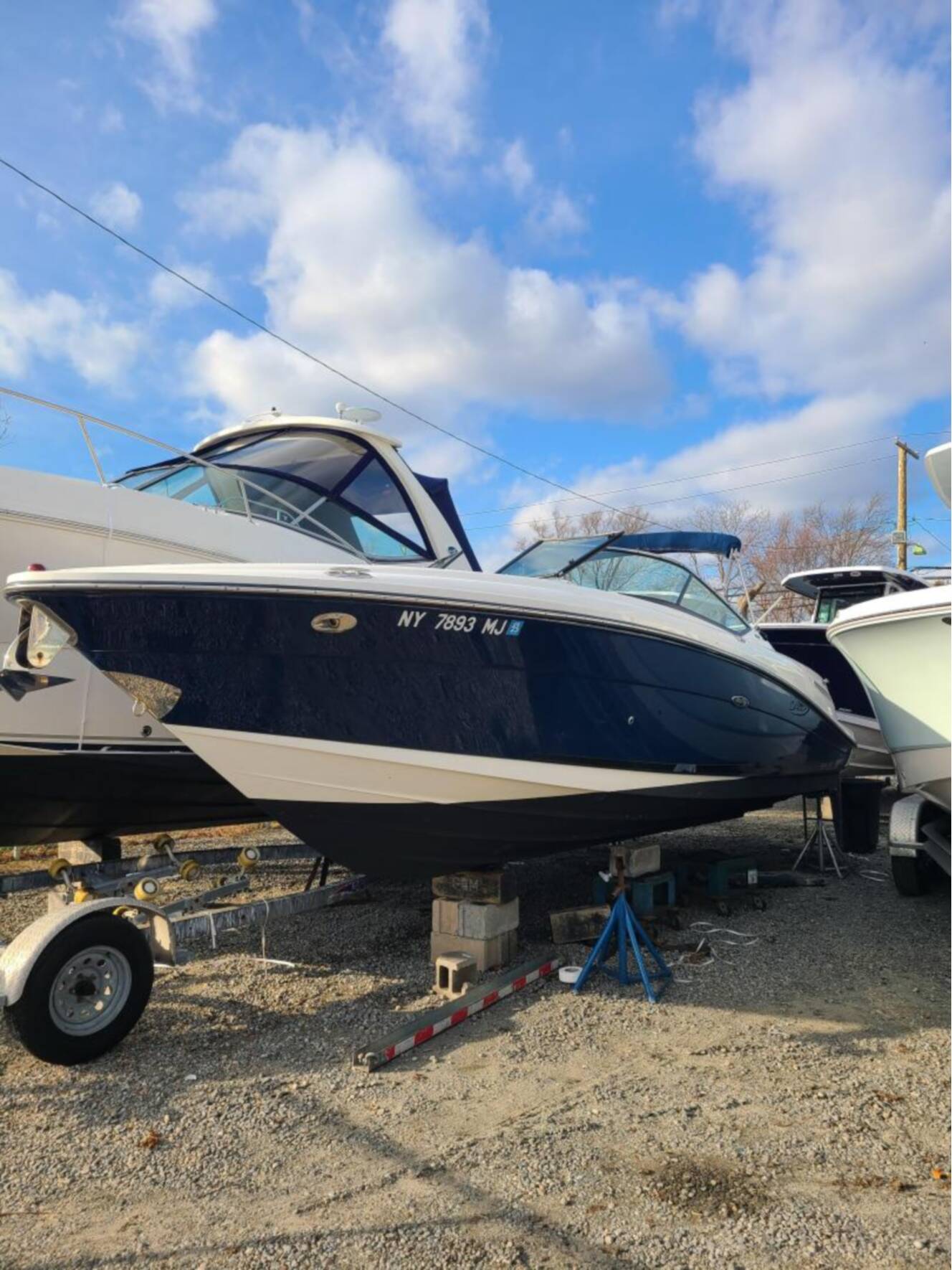 A photo of this 2013 Sea Ray 270SLX