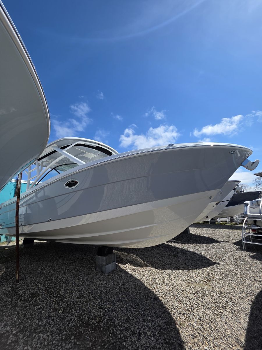 2026 Robalo R317 in lindenhurst NY
