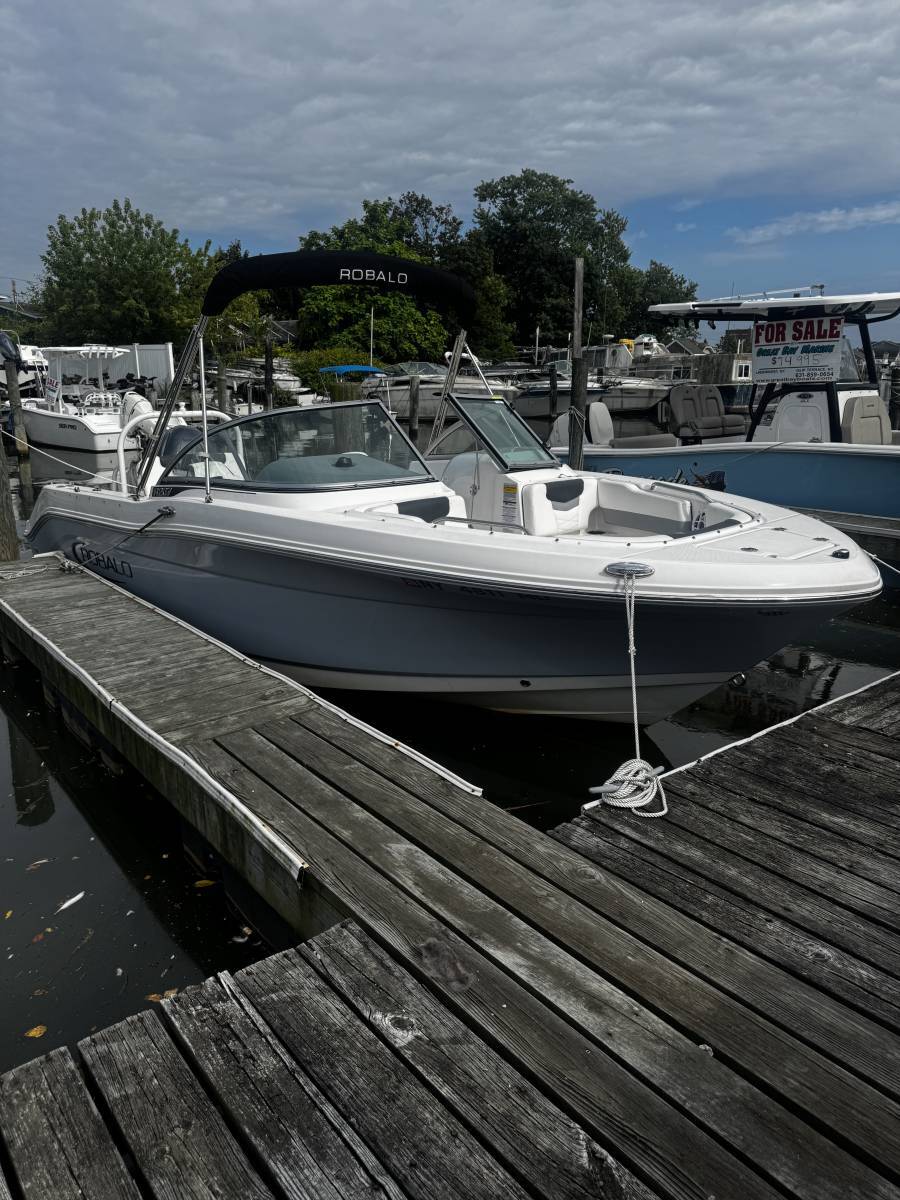 2023 Robalo R207 in lindenhurst NY