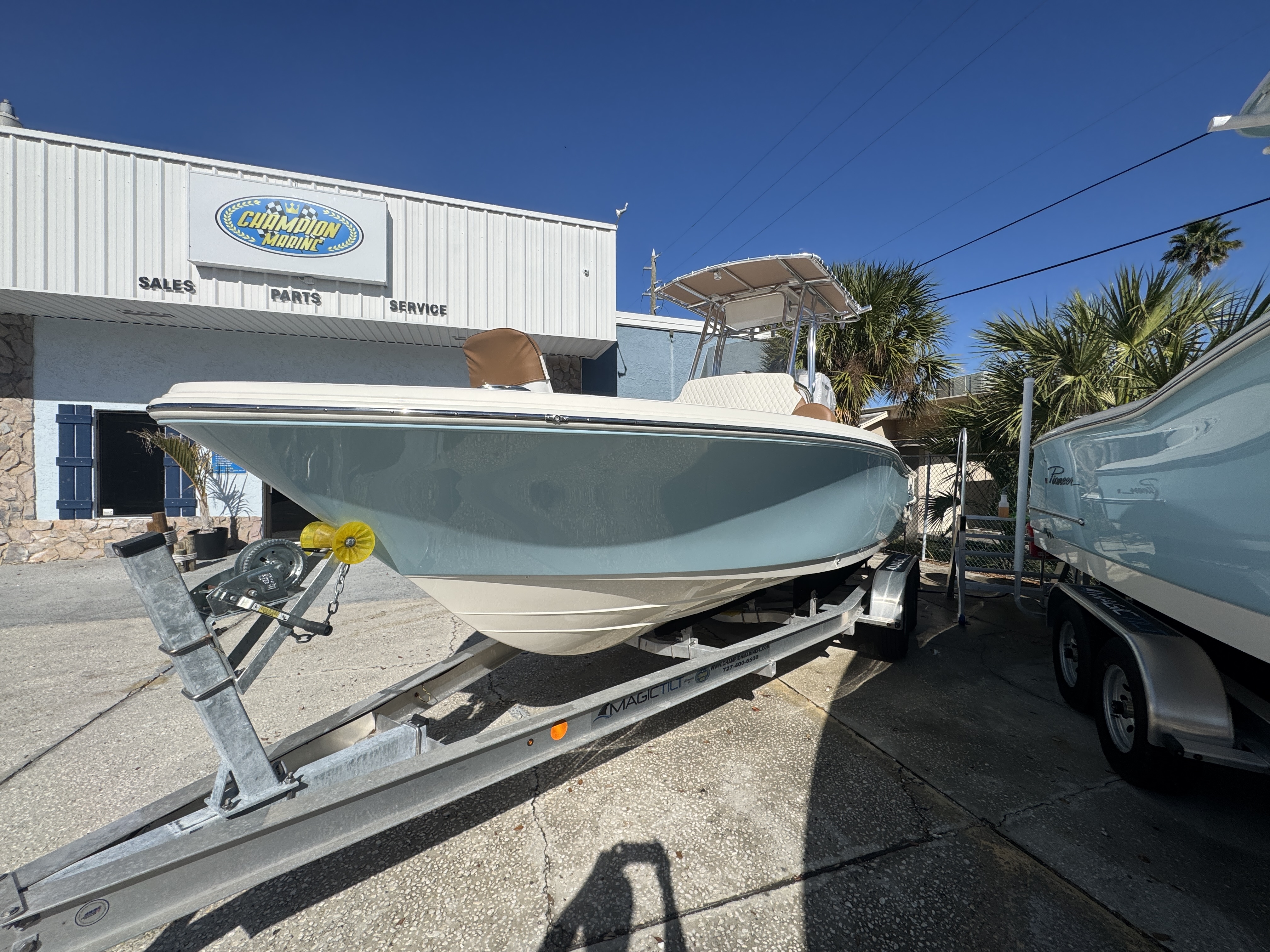 2026 Pioneer Boats Bay Sport 220 Center Console Boat boat