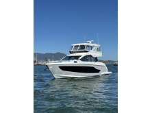 4 Versatile Flybridge Boats Under 40 Feet image